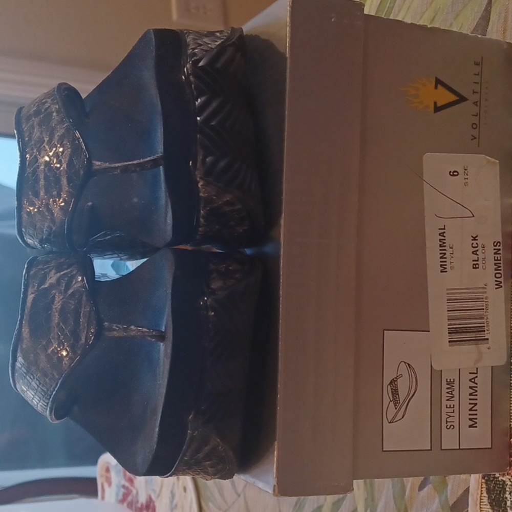 Snake Wedge Sandal sz 6